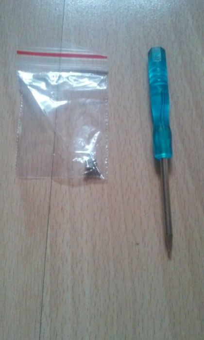 Mini śrubokręt i gwoździe wkręcane