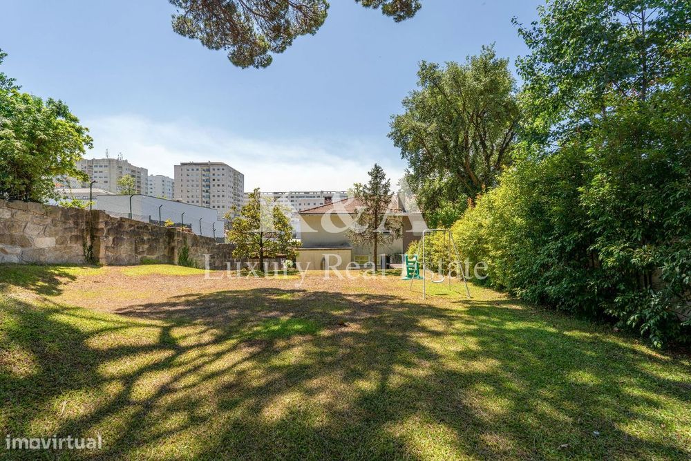 Moradia T3 com jardim perto do Parque da Cidade.