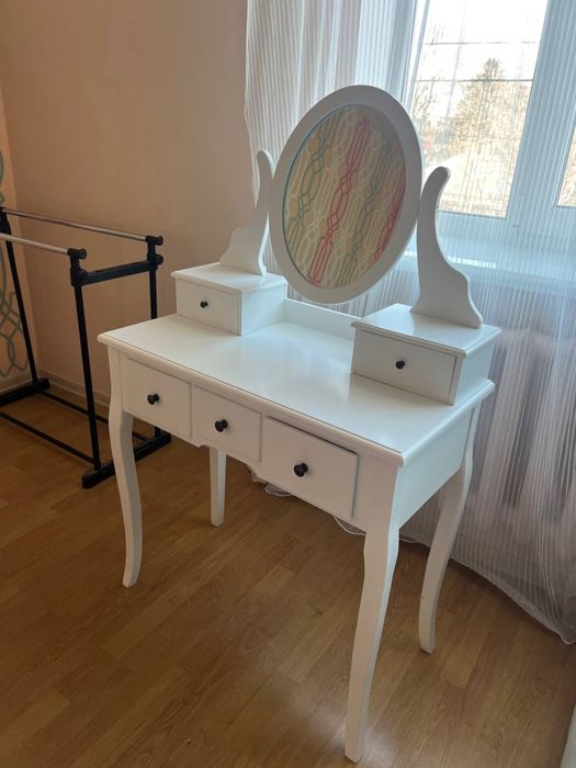 Туалетний столик із стільчиком