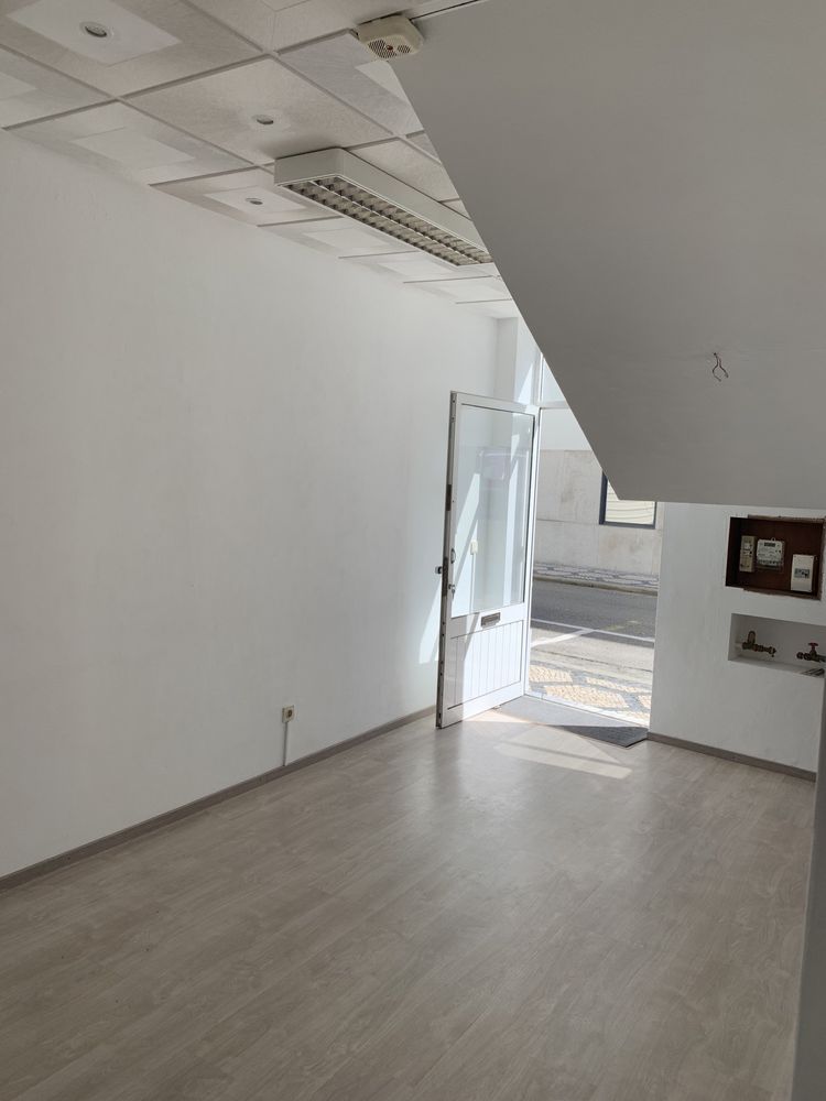 Arrnda-se loja em Aveiro