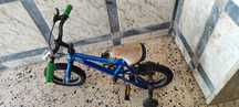 Bicicleta com rodinhas de criança