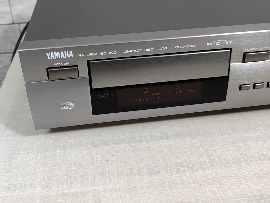 Yamaha odtwarzacz płyt CD CDX-590 Tytanowy