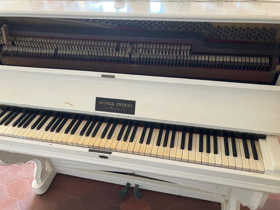 Piano Aucher Freres (para restaurar)