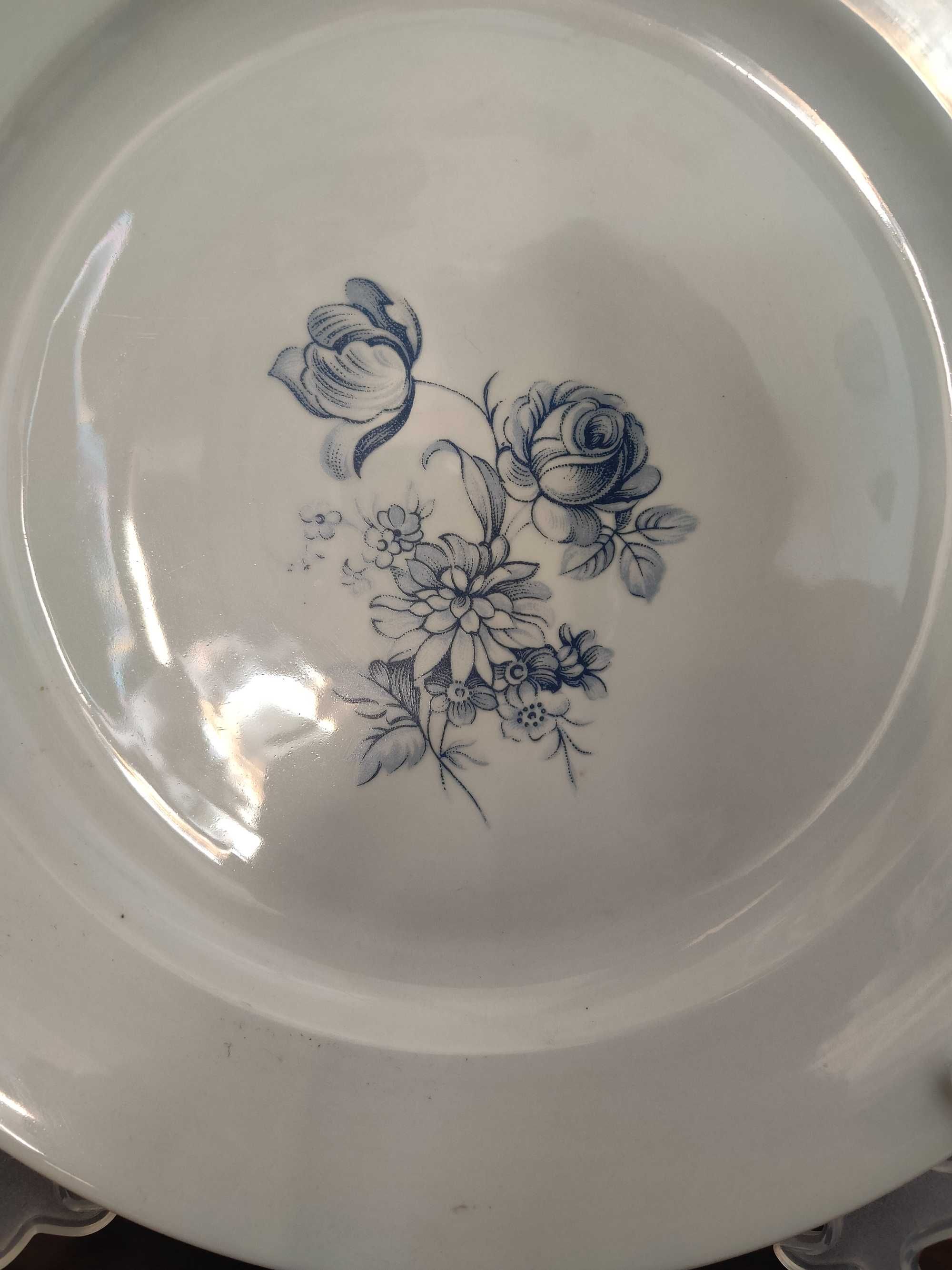 belissimo prato de pendurar ou expor em porcelana