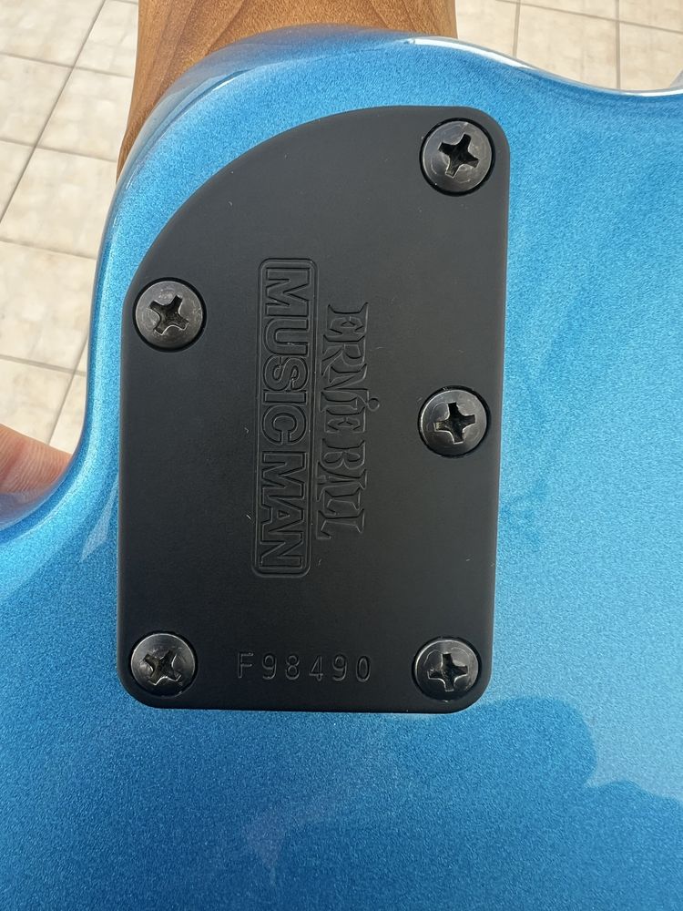 Guitarra baixo Ernie Ball Musicman 4 HH Special