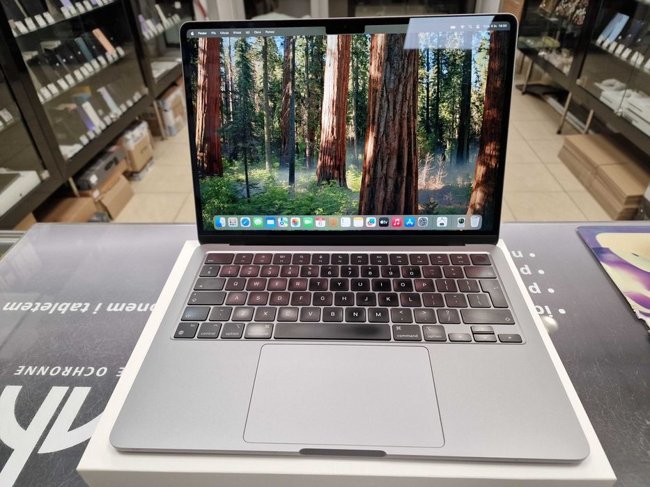 Macbook Air 13 2022/ M2/ 8GB/ 512GB/ 156 cykli/ Grade A- / Gwarancja