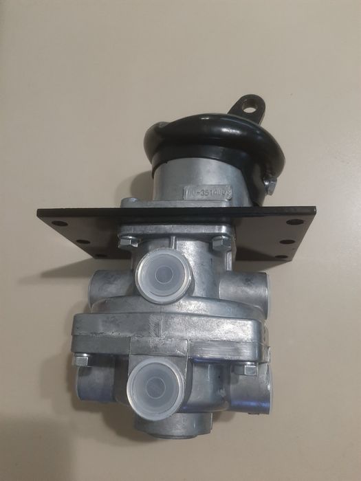 Продам Регулятор тиску повітря dvr.100-3514008