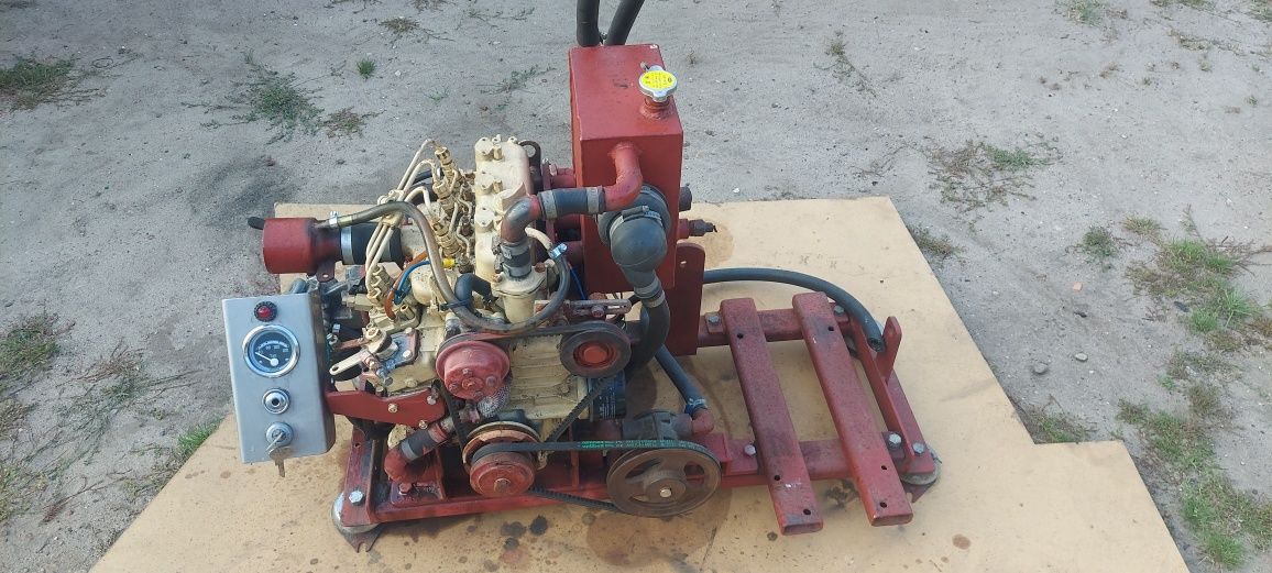 silnilnik mini koparka mini traktorek diesel 3 cylindry mitsubishi