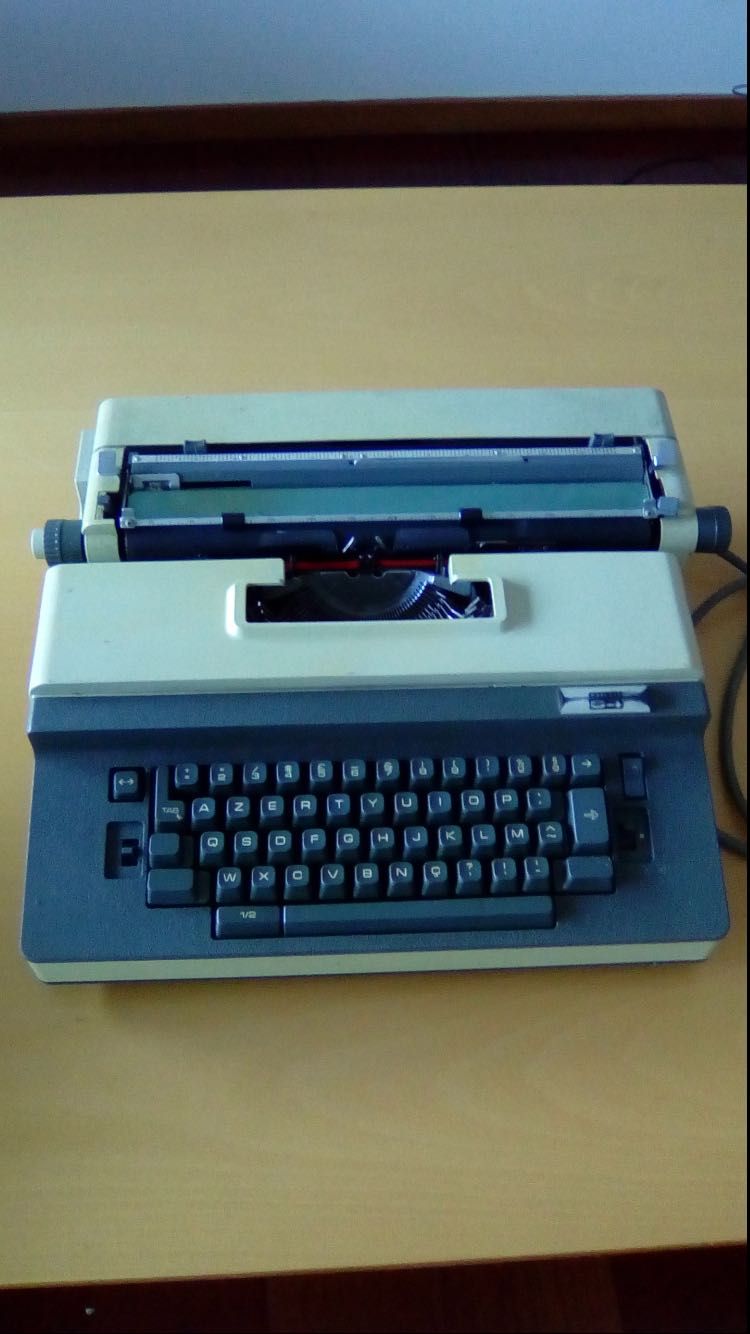 Máquina de escrever Citizen S4