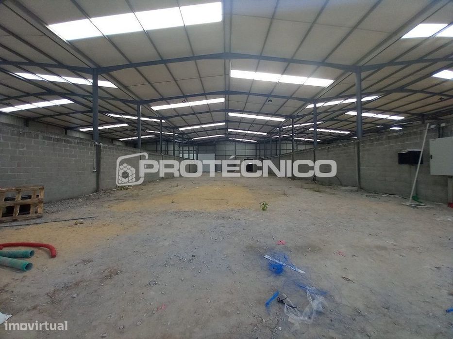 Armazém c/ 1.350m2 – Z. I. da Palhaça