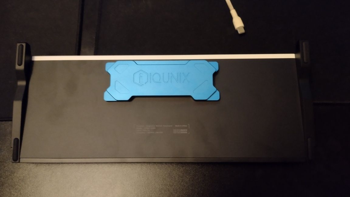 Klawiatura magnetyczna iQunix ez63