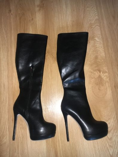 61/ OKAZJA Nowe Kozaki czarne damskie rozmiar 41 z mini platformą 15cm