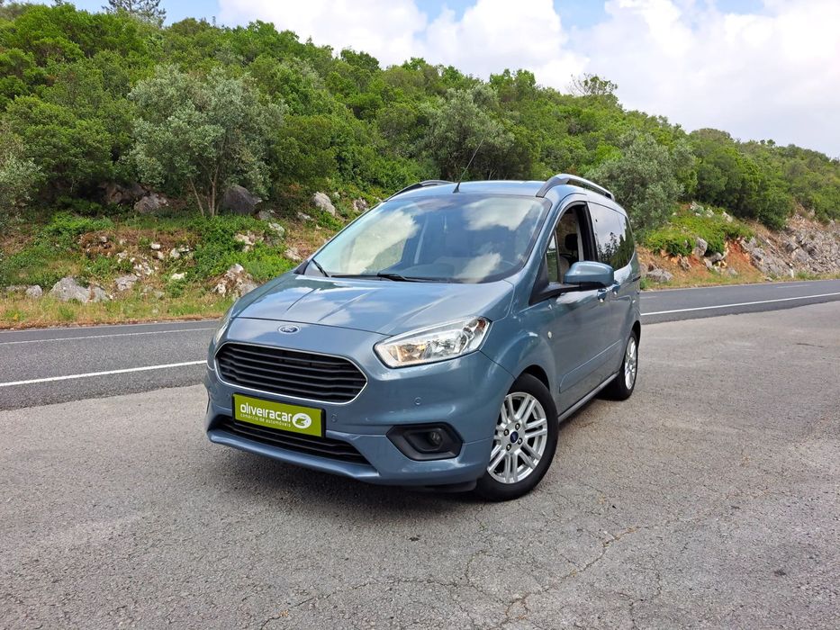 Ford Tourneo Courier 1.0 EcoBoost Titanium