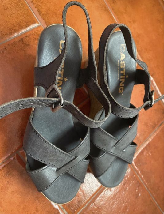 Sandálias Pretas de Cunha