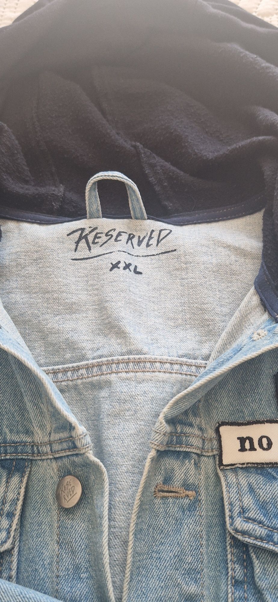 Kurtka jeans z kapturem Reserved