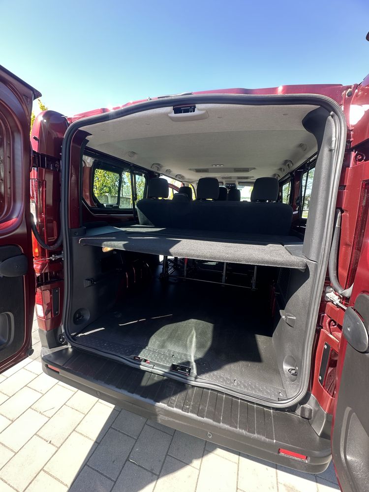 AUTOMAT 9 - osobowy Renault Trafic