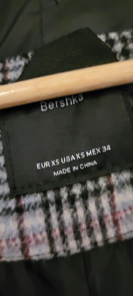 Płaszcz firmy Bershka.  XS