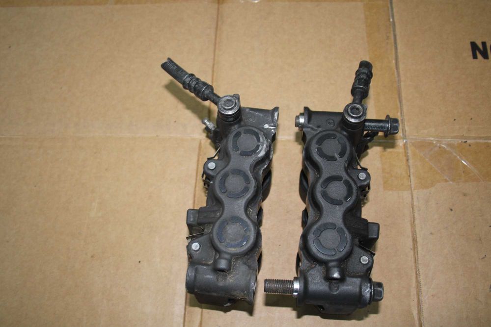 Zacisk Zaciski Przód Lewy Prawy Yamaha R1 RN22 09-14
