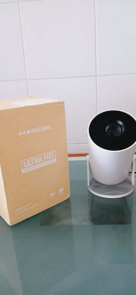 Novo Smart Projetor ultra 4k tem wifi e bluetooth e comando youtube  c