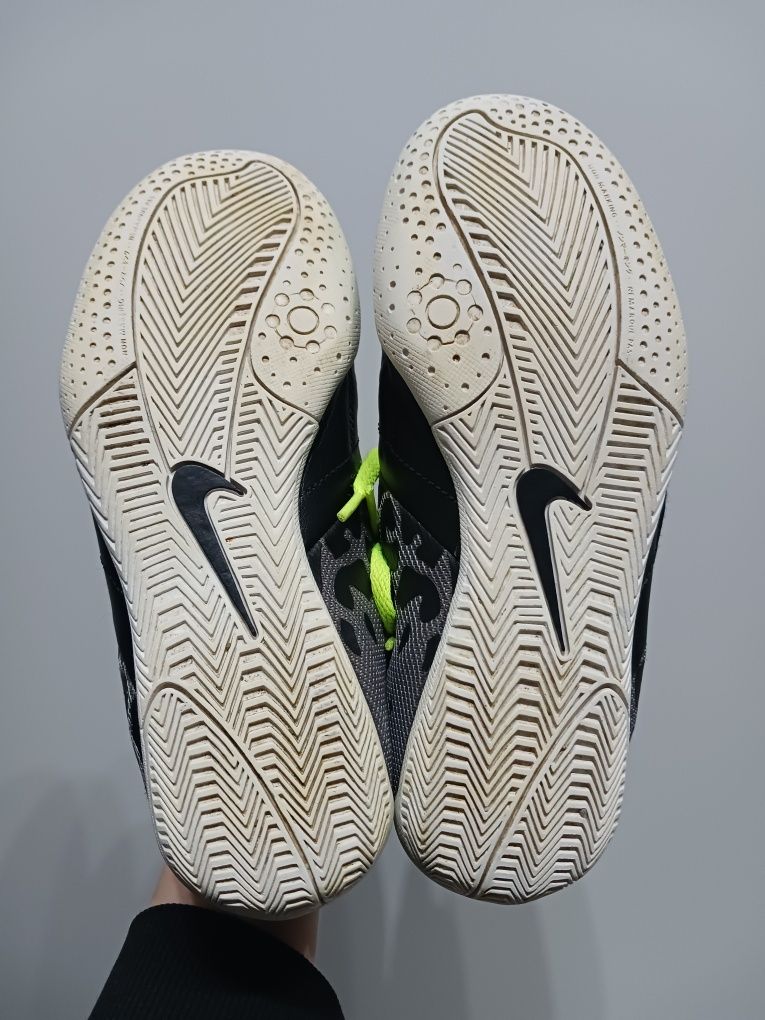 Buty Nike JR Elastico II rozm. 35