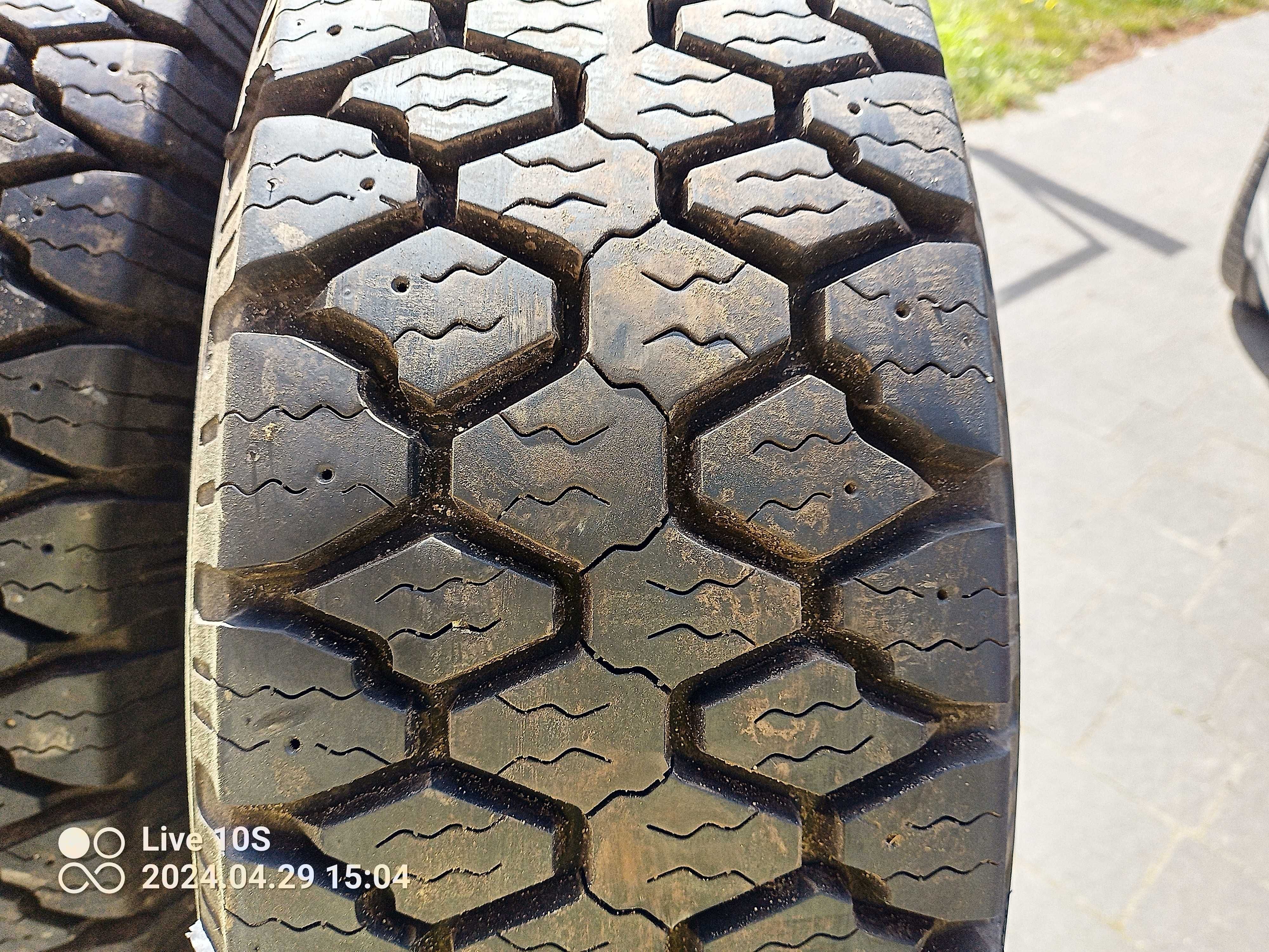 Opony GoodYear Cargo Ultra Grip R16C 225/75 2szt