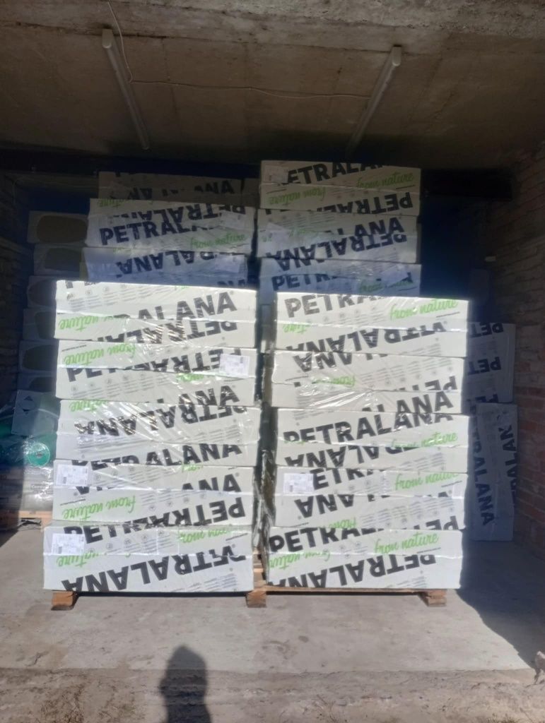 Wełna mineralna skalna.