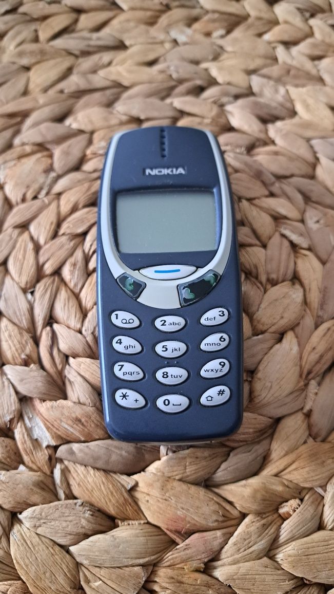 Telefon Nokia 3310 2 sztuki.Futerał skórzany,stacja ładowania Oryginał