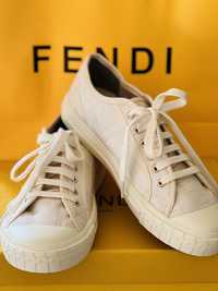 FENDI Sneakersy białe/ kremowe