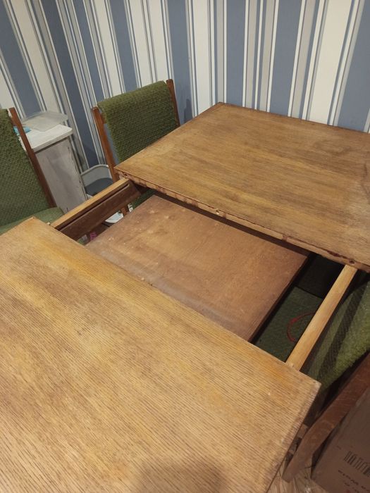 Sprzedam stół z krzesłami