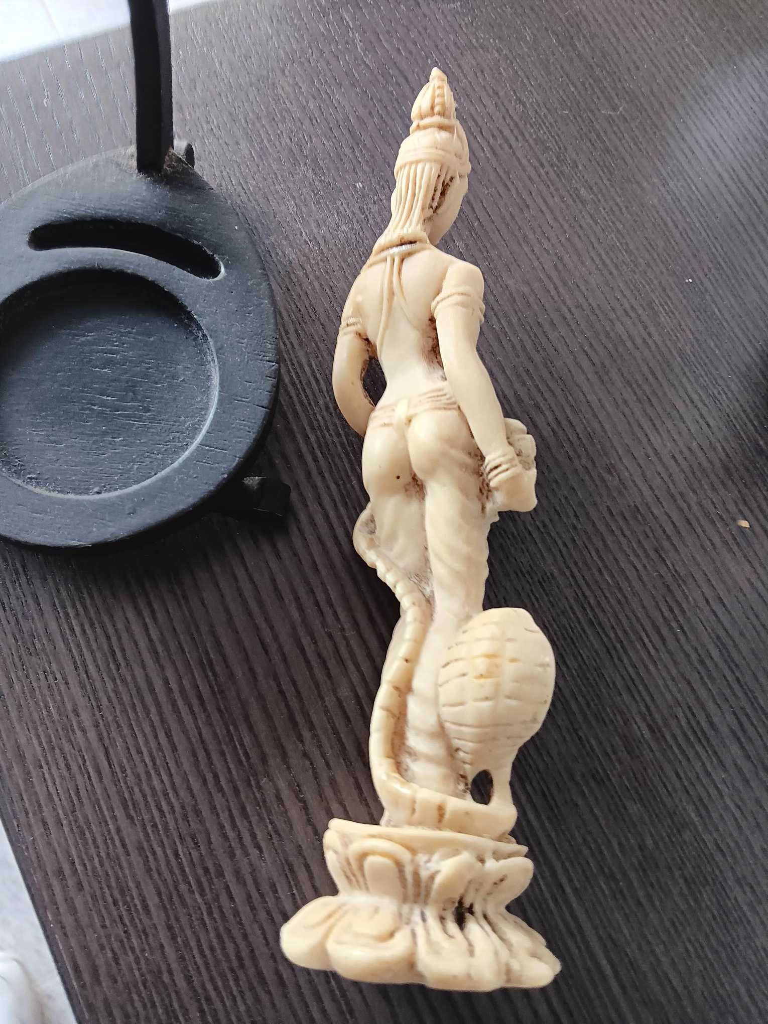 Estátua indiana, divindade hindu, deusa com serpente em resina anos 90
