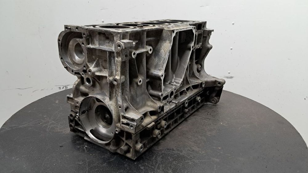 Блок двигателя VOLVO V70 XC70 S60 XC60 2.4 D D4 D5 2012 31359187