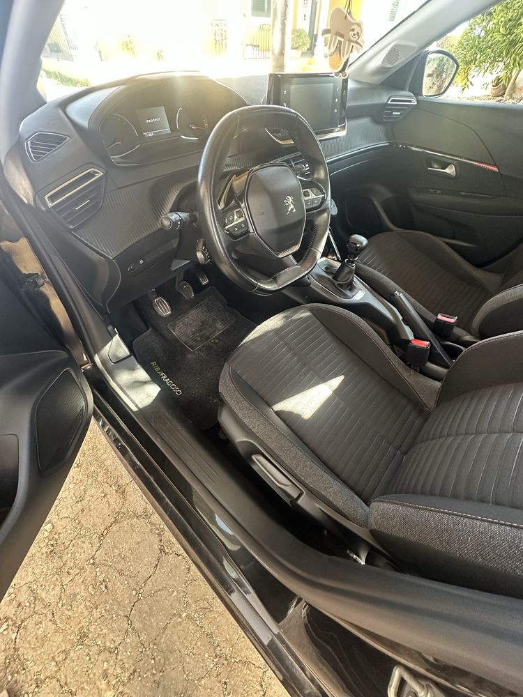 Carro peugeot 208