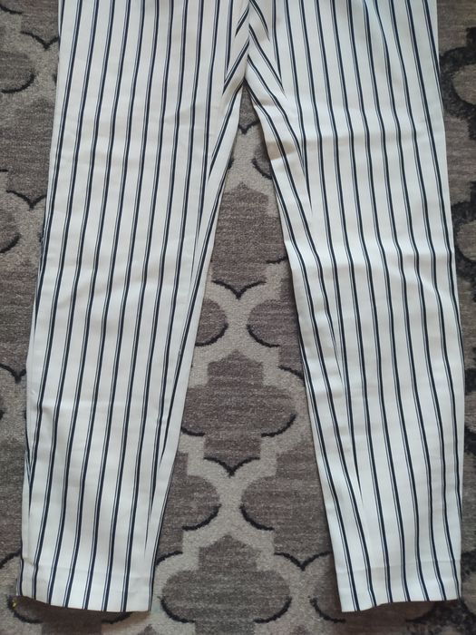 Spodnie cygaretki rurki materiałowe H&M w paczki biało czarne