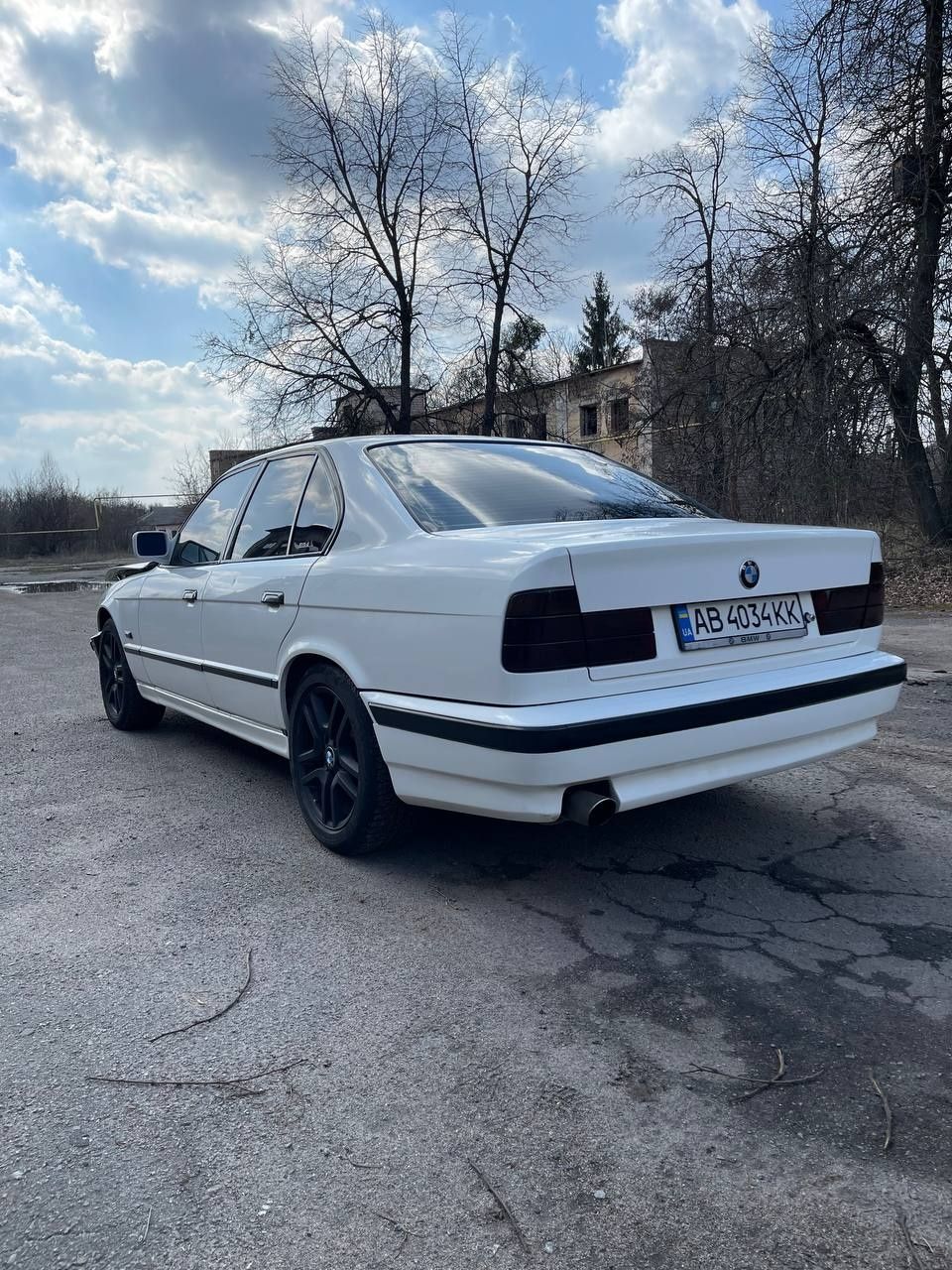 Продам BMW E34 520I