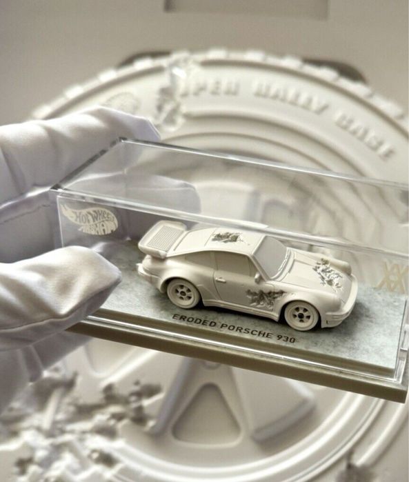 Hot Wheels Porsche 930 x Arsham  ERODED 911 Turbo 930 unikat modernART