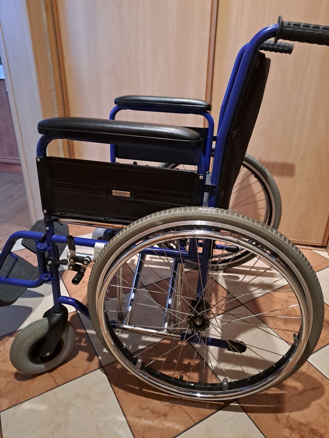 Wózek inwalidzki WZSO wzmocniony szerokie siedzisko