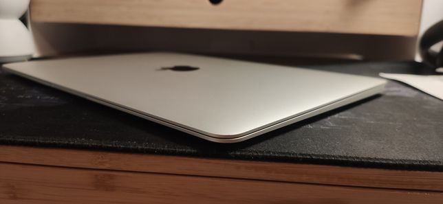 MacBook Air, retina 12, 2015 + Adaptador + Apple Magic Mouse