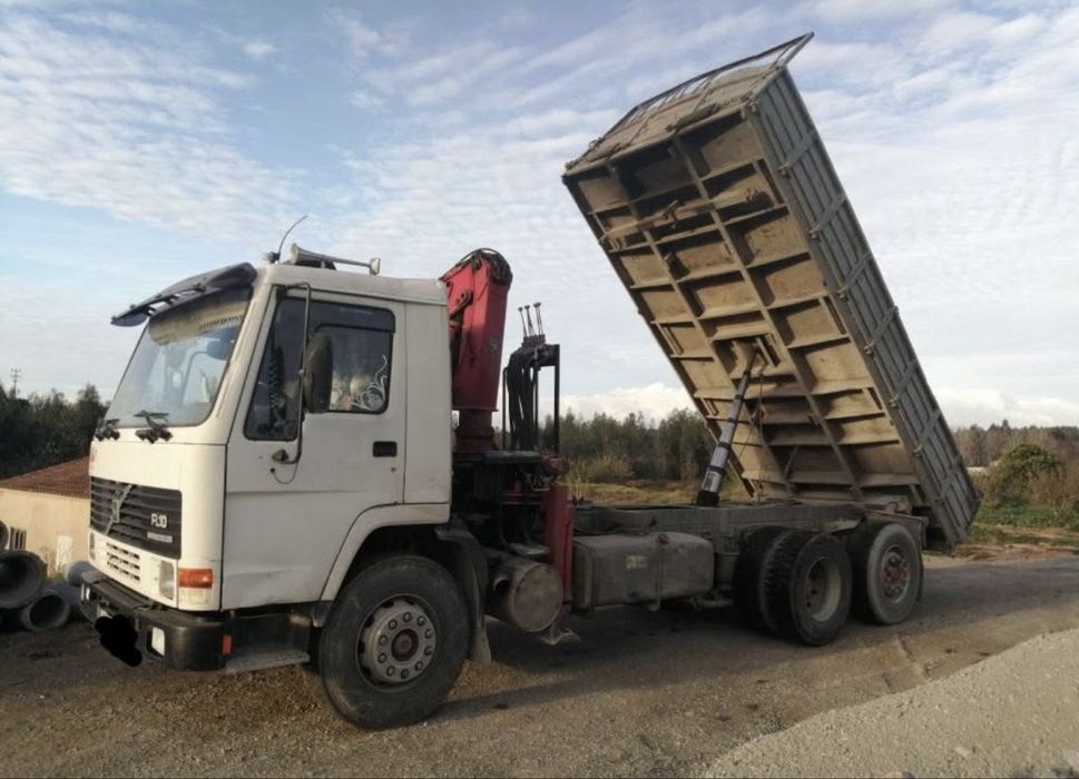 Volvo FL10 - Tri Basculante - Grua