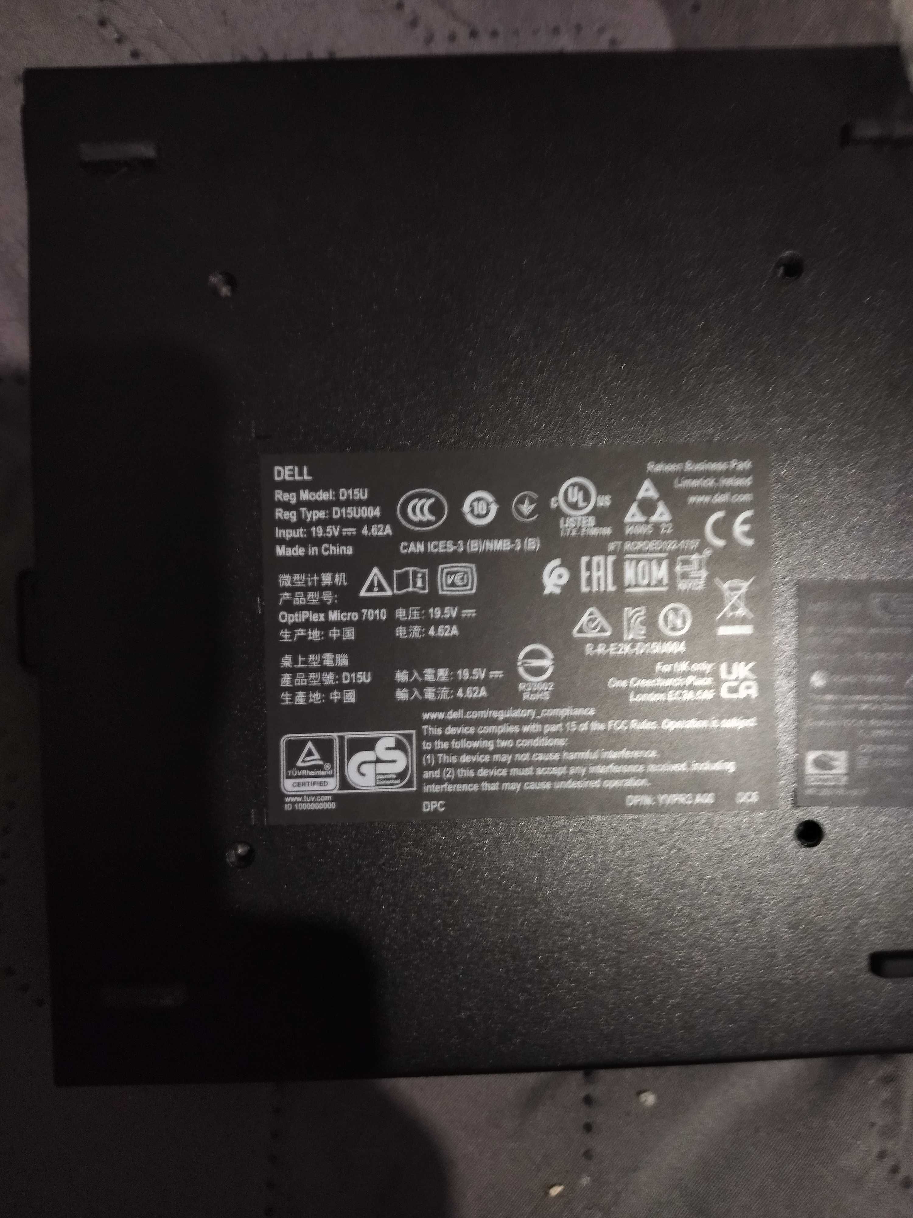Komputer DELL D15U