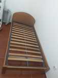 Cama de solteiro com estrato e colchão