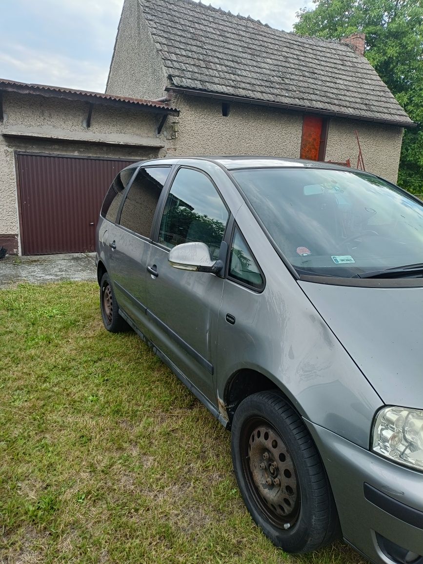 Sprzedam VW Sharan 1.9 TDI 2004 r. 7-osobowy  komfortowy i przestronny