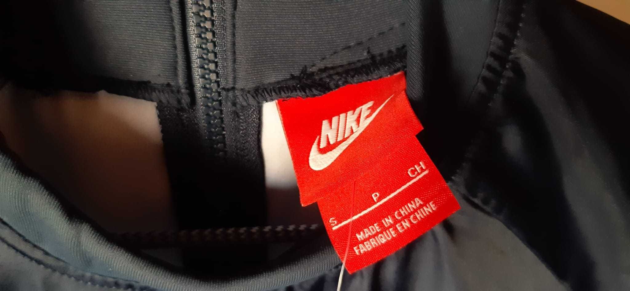 T-Shirt Nike com fecho (original e nova)