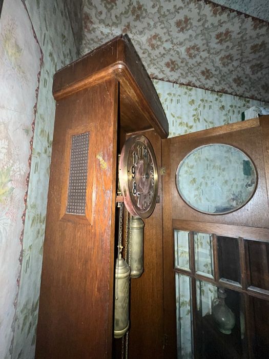 Продам антикварний підлоговий годинник
