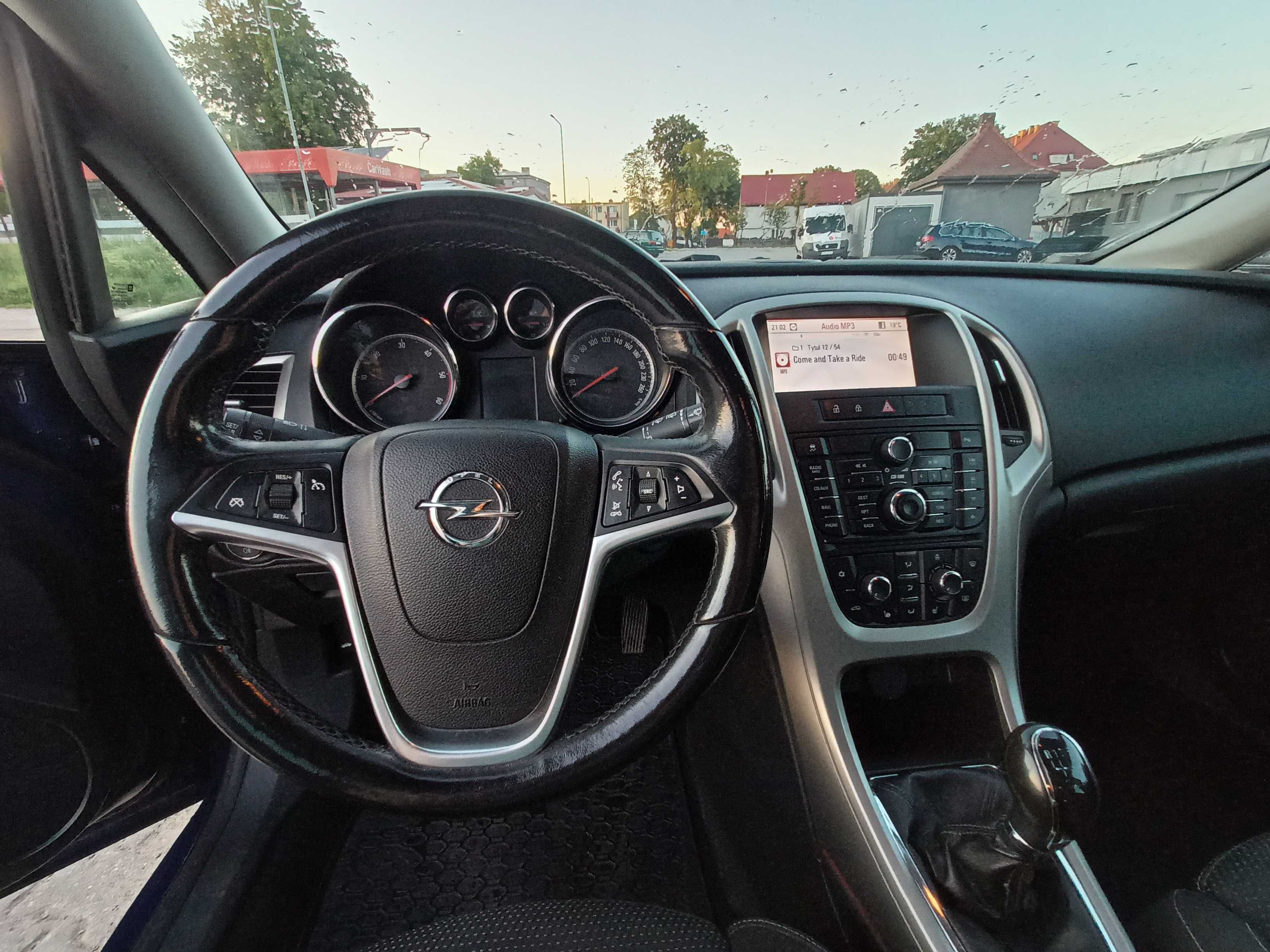 Opel Astra J Sports Tourer 1.7 CDTI z 2011 roku 110 km.