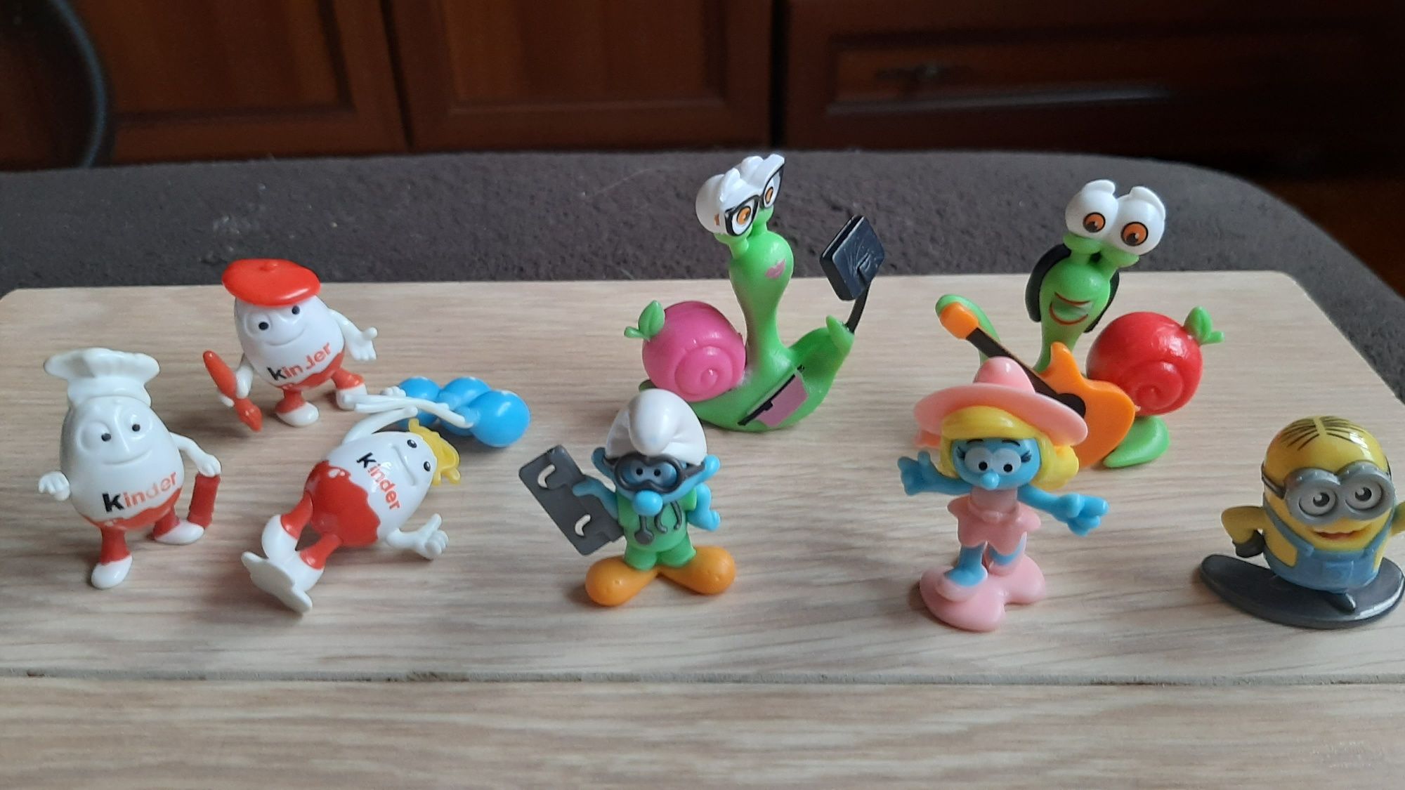 Іграшки кіндер різні серії