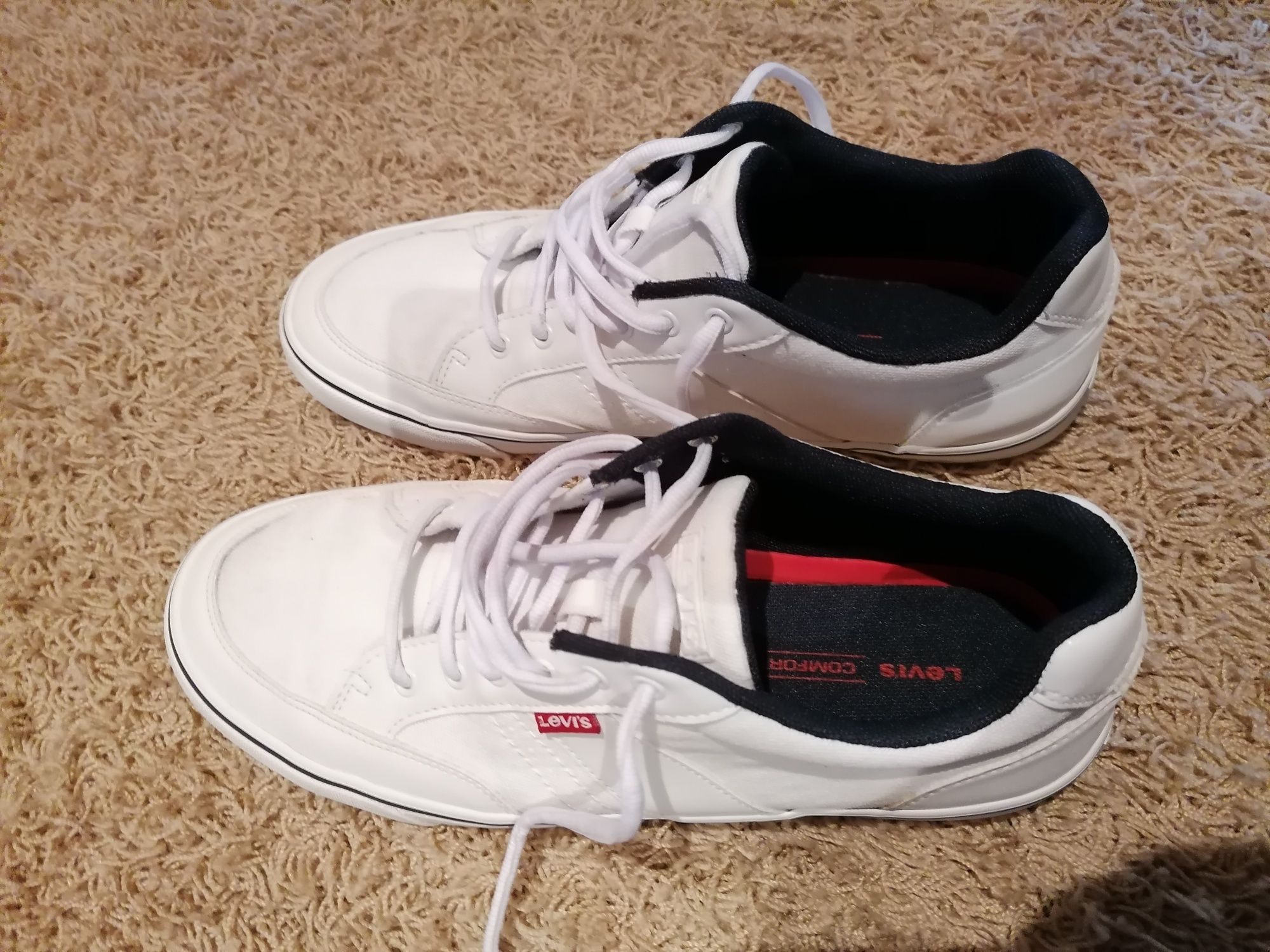 Tenis Levis 43 modelo retro mas novo