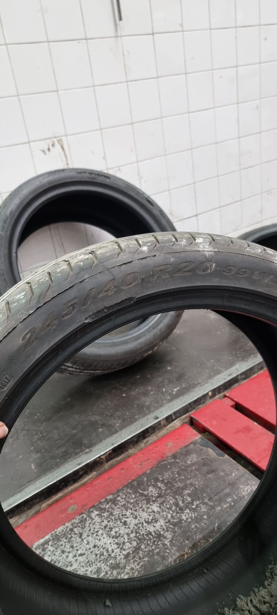 Vendo 2 Pneus usados 245 40R20 99W Pirelli PZero  Homologação Volvo