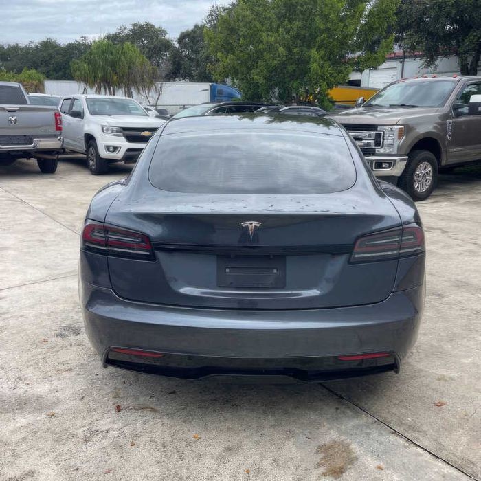 Tesla Model S      2022