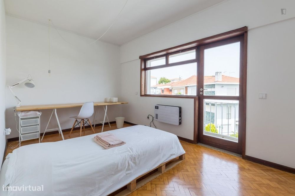 149810 - Quarto com cama de solteiro, com...