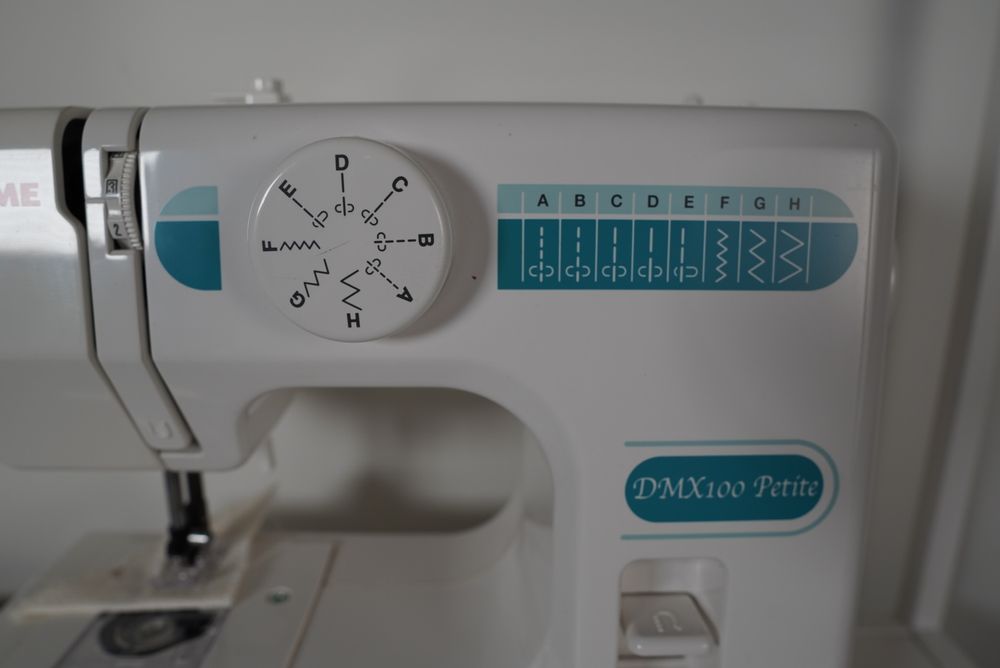 Máquina de costura mini - Janome DMX100 Petite